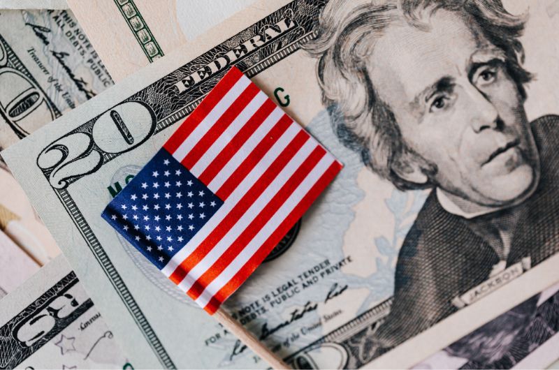 ¿Cómo influye el valor del dólar en la economía?